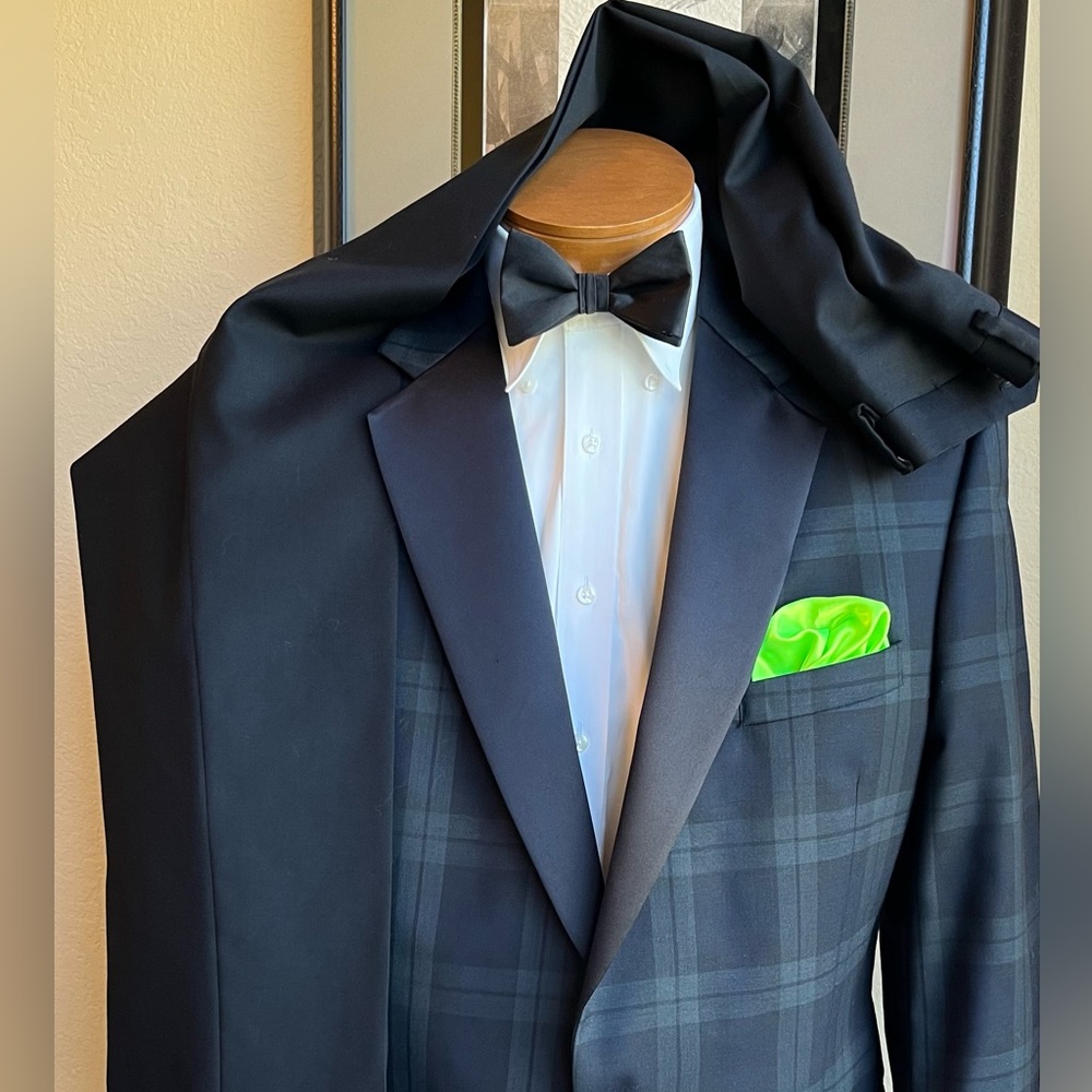 Jos. A. Bank Plaid Dinner Jacket and Slacks Size 44L Slim Fit Slacks W40” L33”